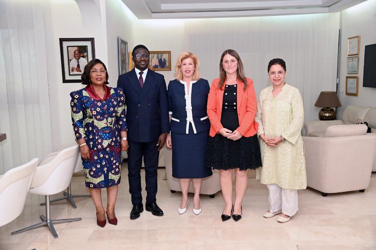 Coopération pour le développement durable : La Première Dame, Madame Dominique Ouattara échange avec Madame Berta Cela, représentante du PNUD en Côte d’Ivoire  